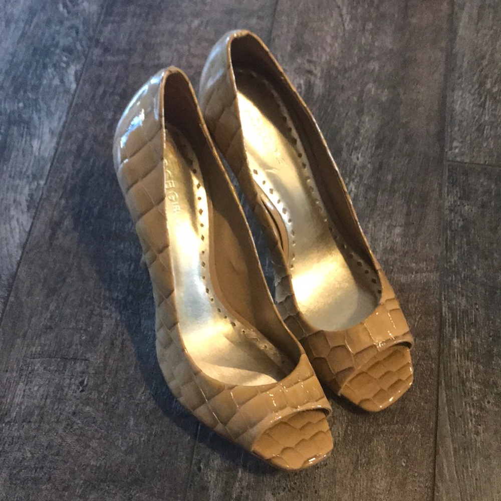 BCBGirls Peep Toe Pumps - Size 10 - Picture 3 of 5